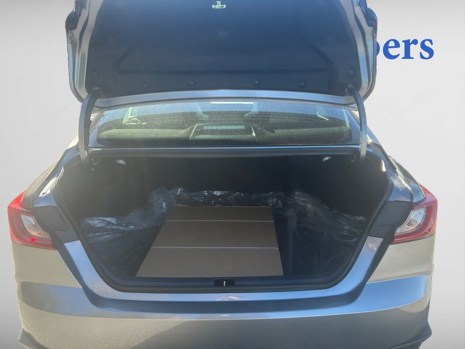 2026 Toyota Camry SE photo 4