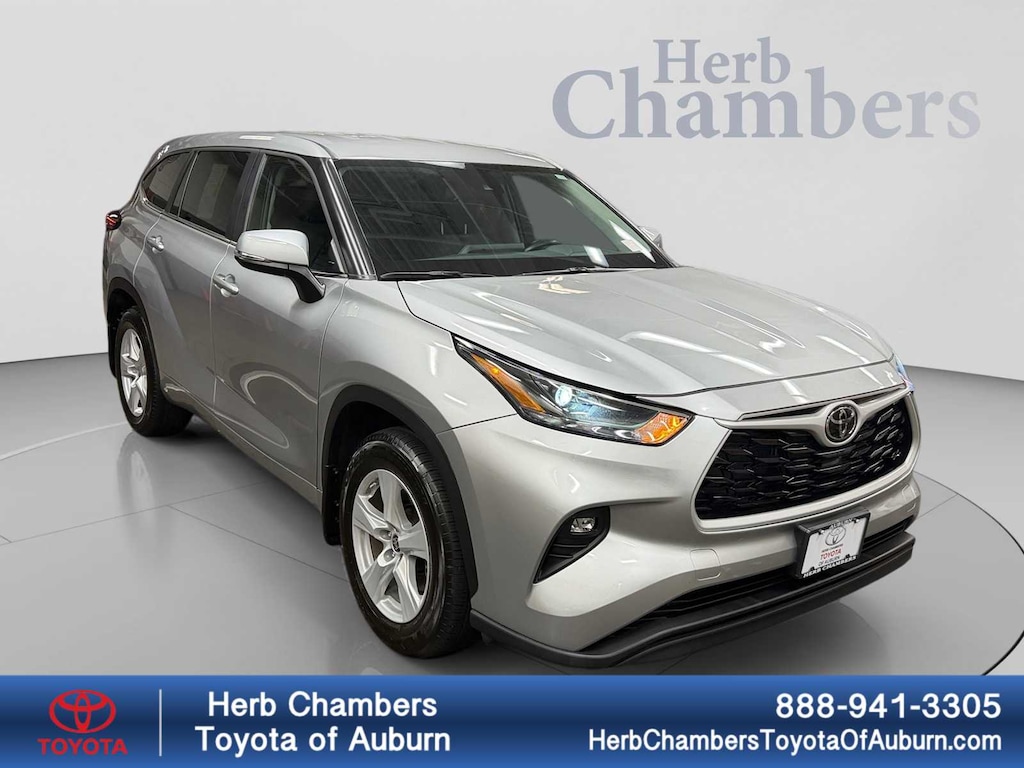 Used 2025 Toyota Highlander LE SUV