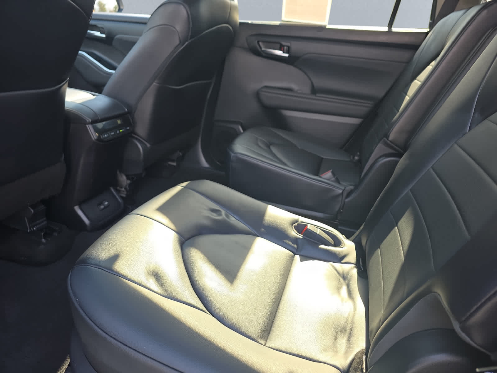 used 2023 Toyota Highlander car, priced at $39,998