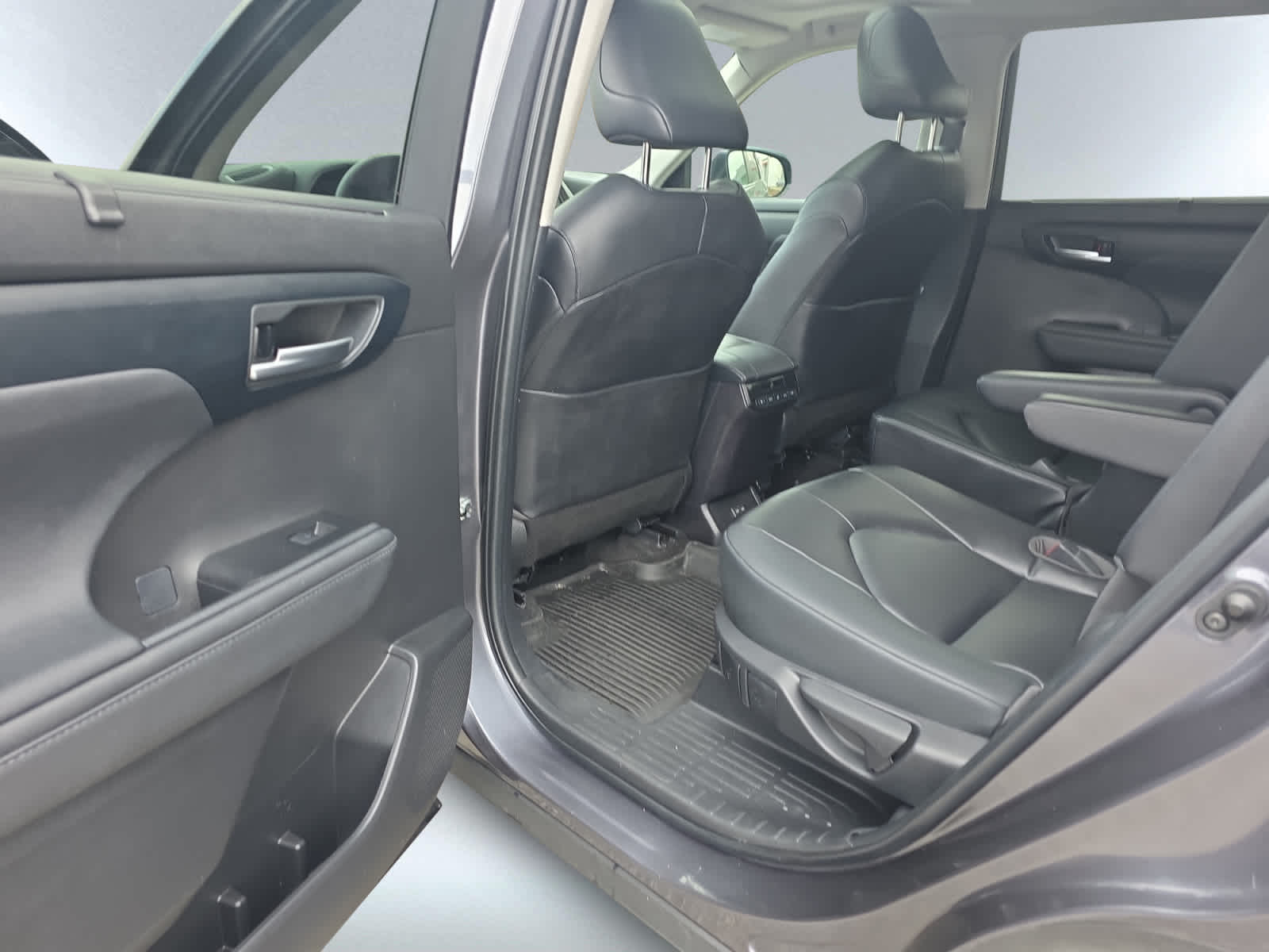 used 2023 Toyota Highlander car, priced at $37,998