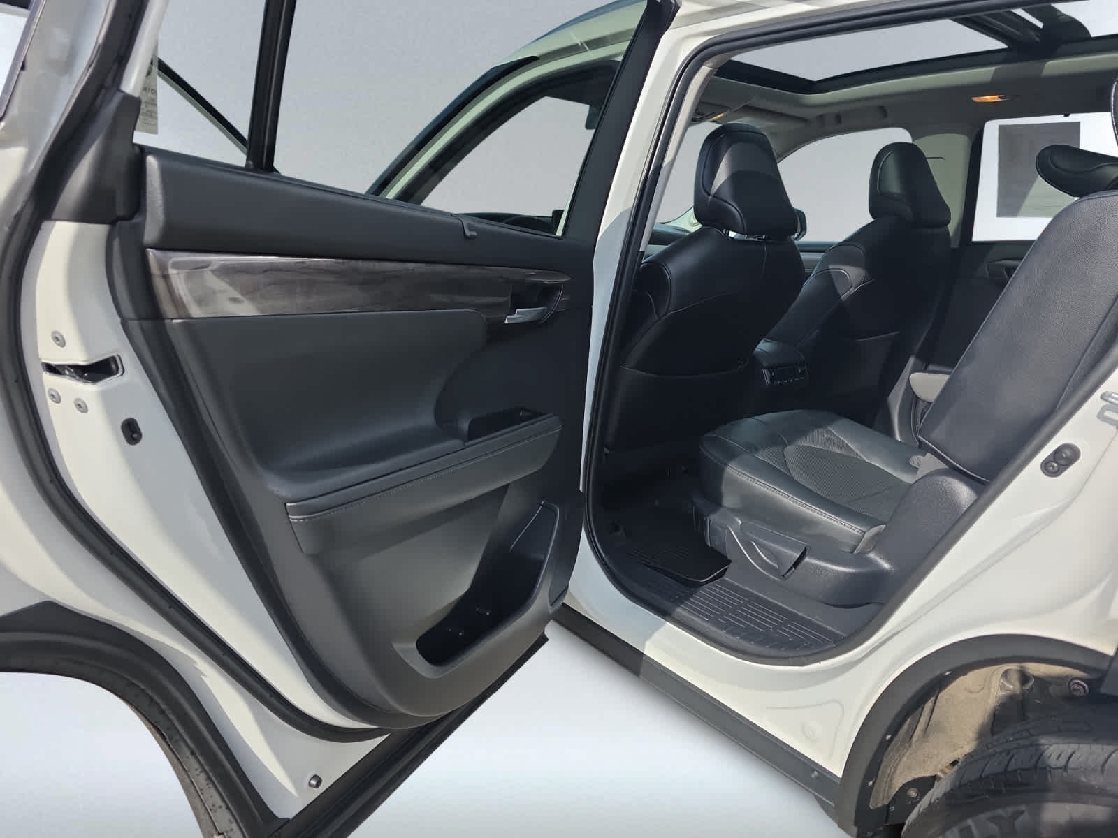 used 2021 Toyota Highlander car, priced at $42,998