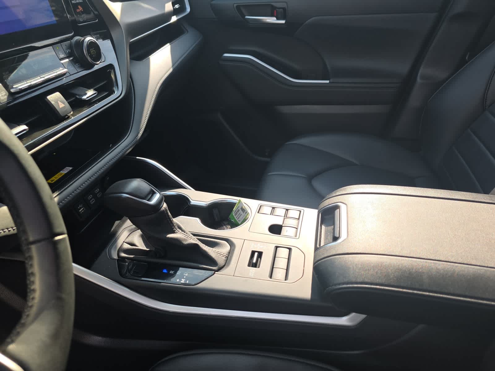 used 2023 Toyota Highlander car, priced at $39,998