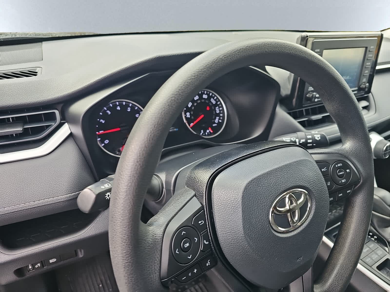 2020 Toyota RAV4 XLE photo 3