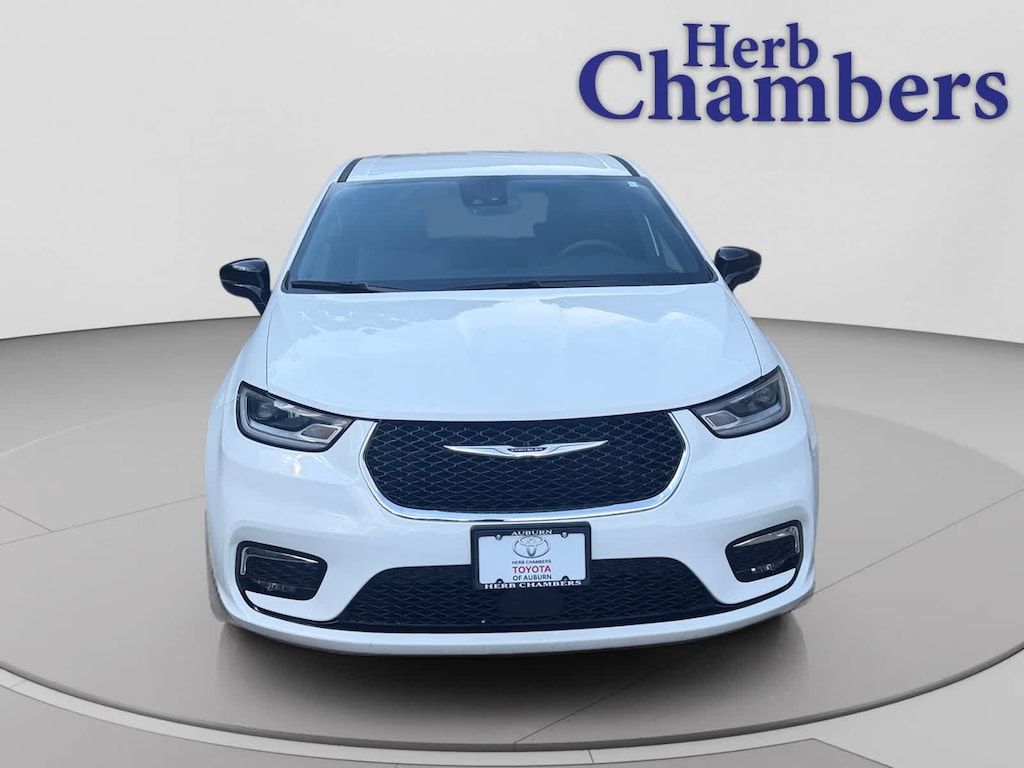 Used 2025 Chrysler Pacifica Select Van