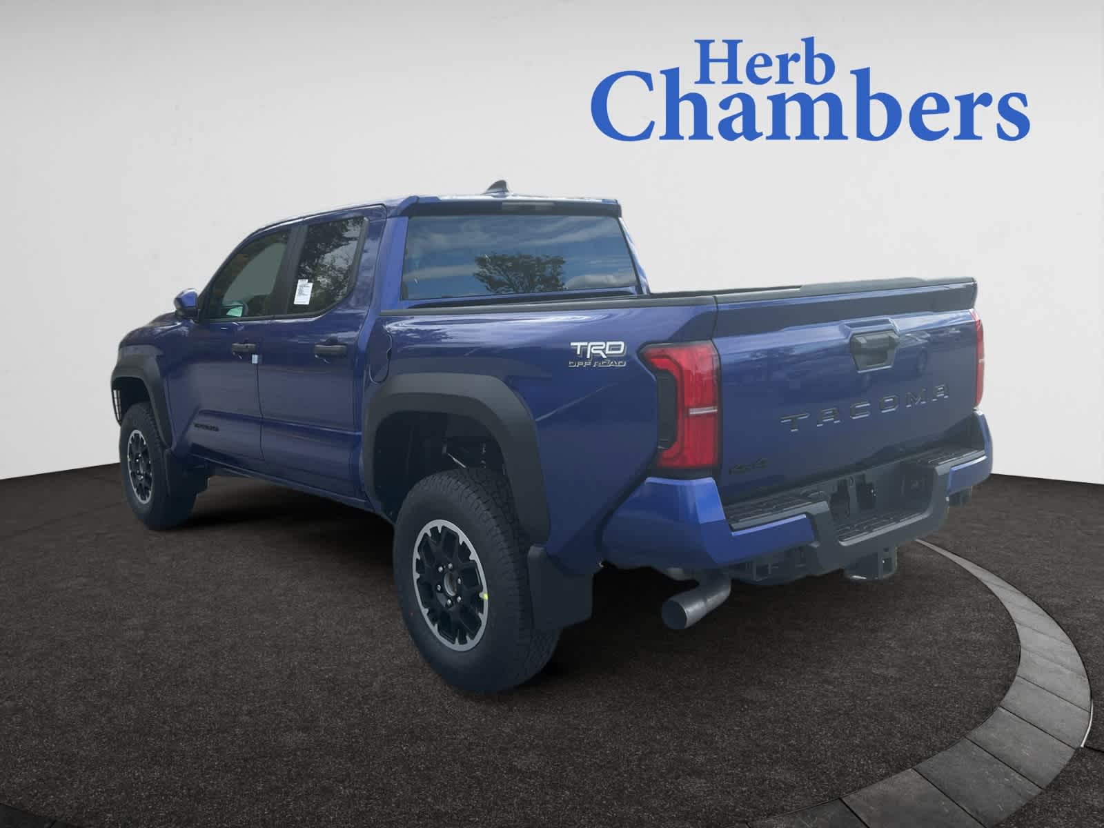 2025 Toyota Tacoma TRD Off-Road photo 3