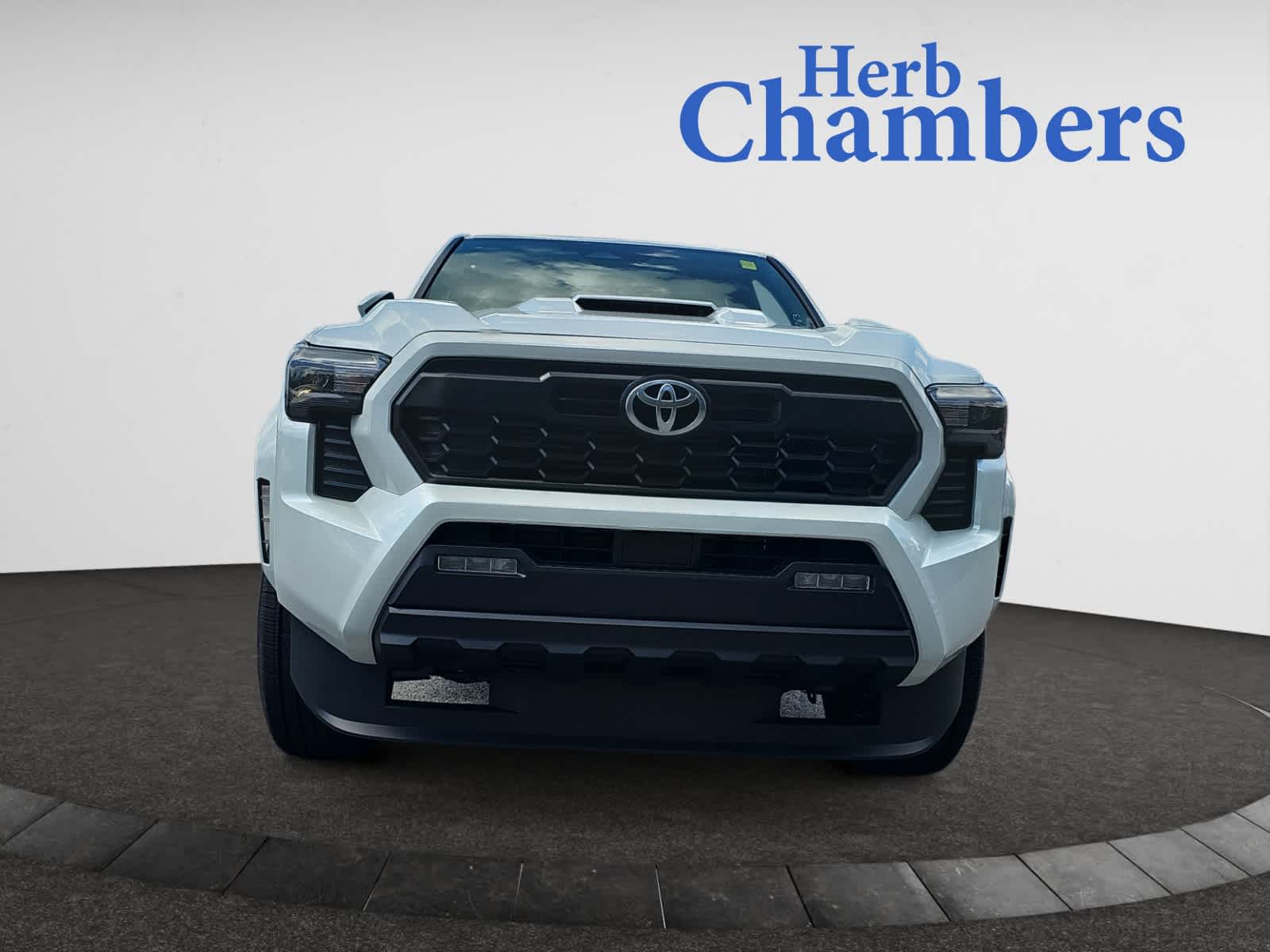 2025 Toyota Tacoma TRD Sport photo 2