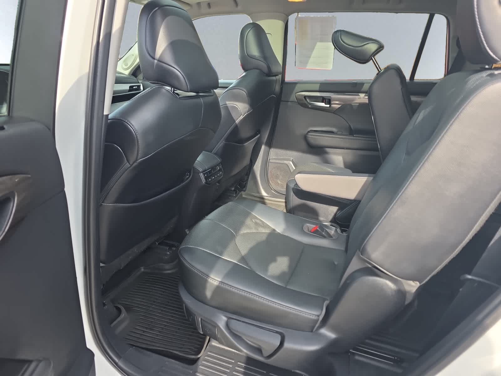 used 2021 Toyota Highlander car, priced at $42,998