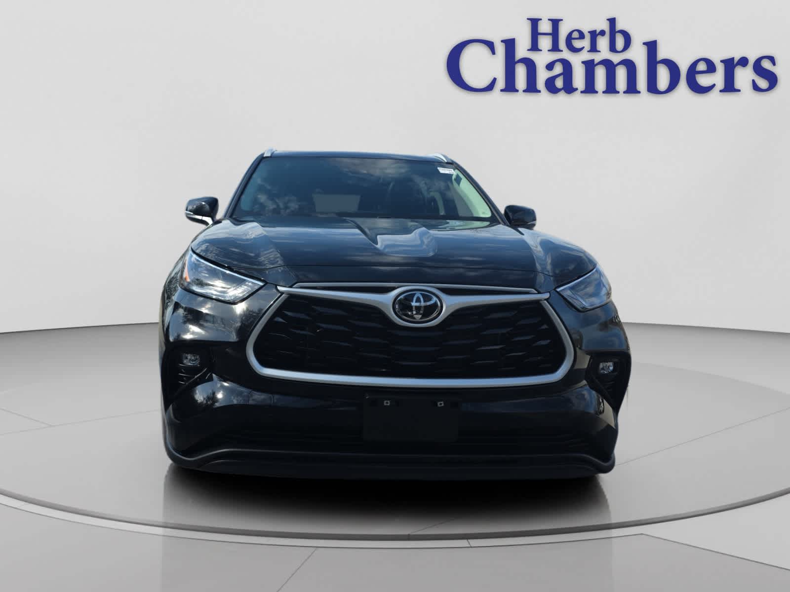 used 2023 Toyota Highlander car, priced at $39,998