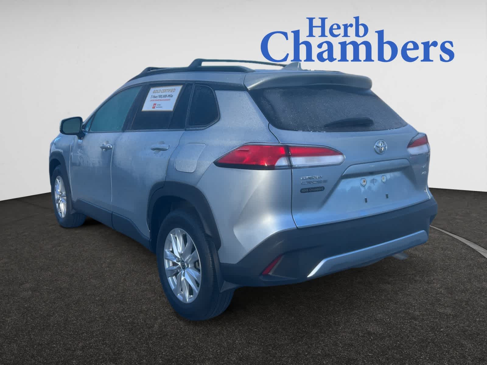 2023 Toyota Corolla Cross LE photo 2