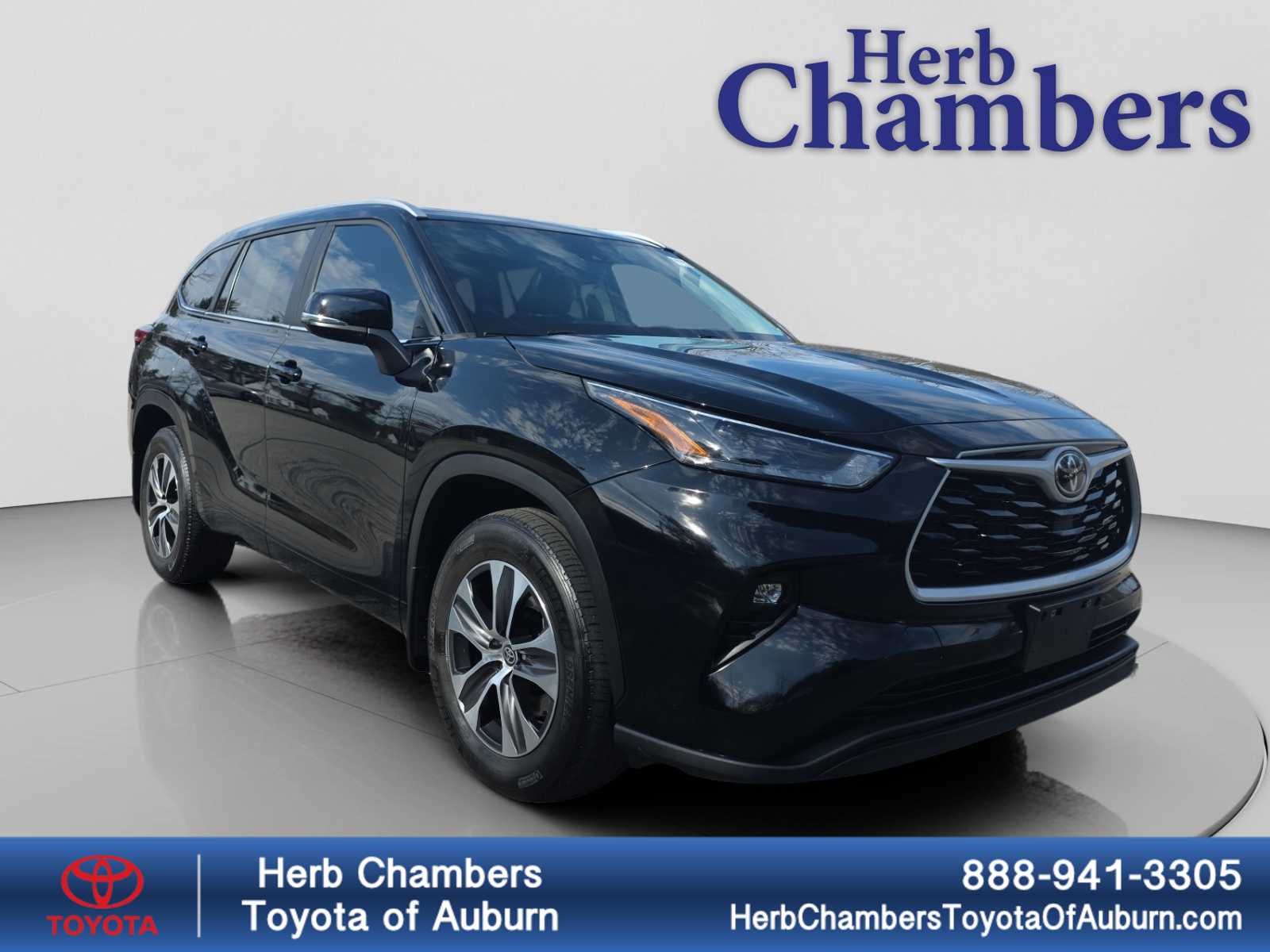 used 2023 Toyota Highlander car, priced at $39,998