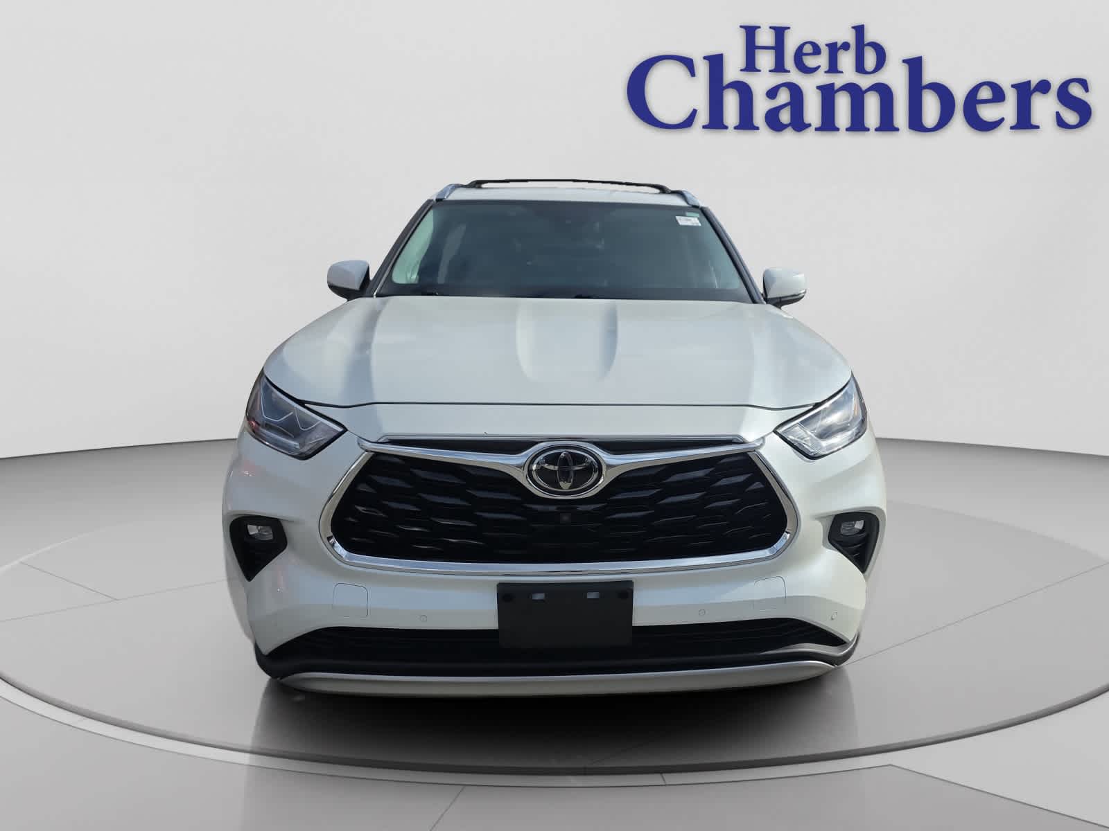 used 2021 Toyota Highlander car, priced at $42,998