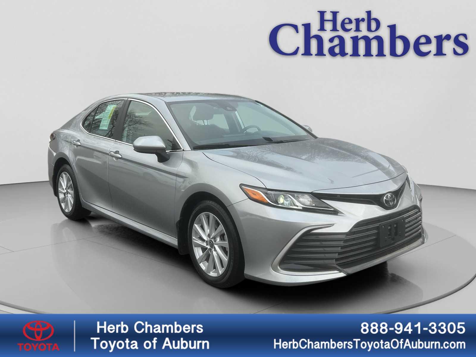 2023 Toyota Camry LE's photo