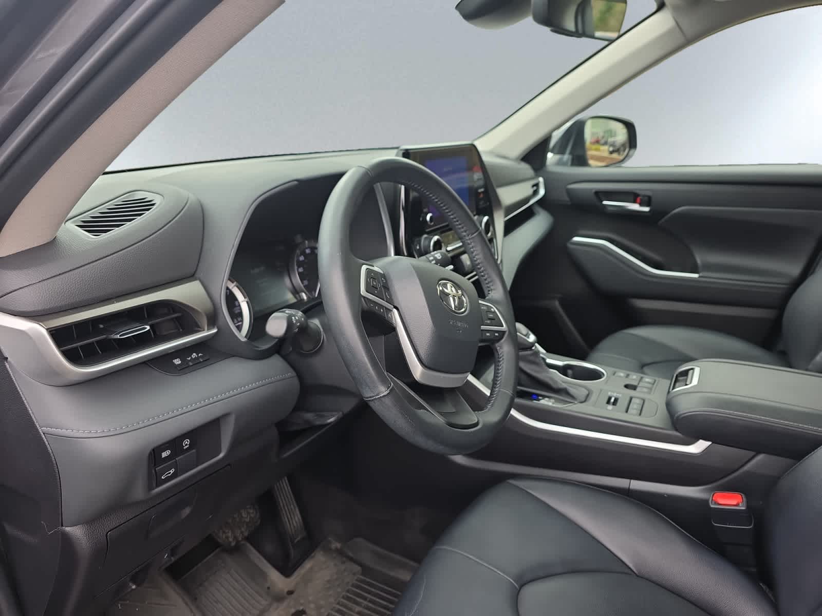 used 2023 Toyota Highlander car, priced at $37,998