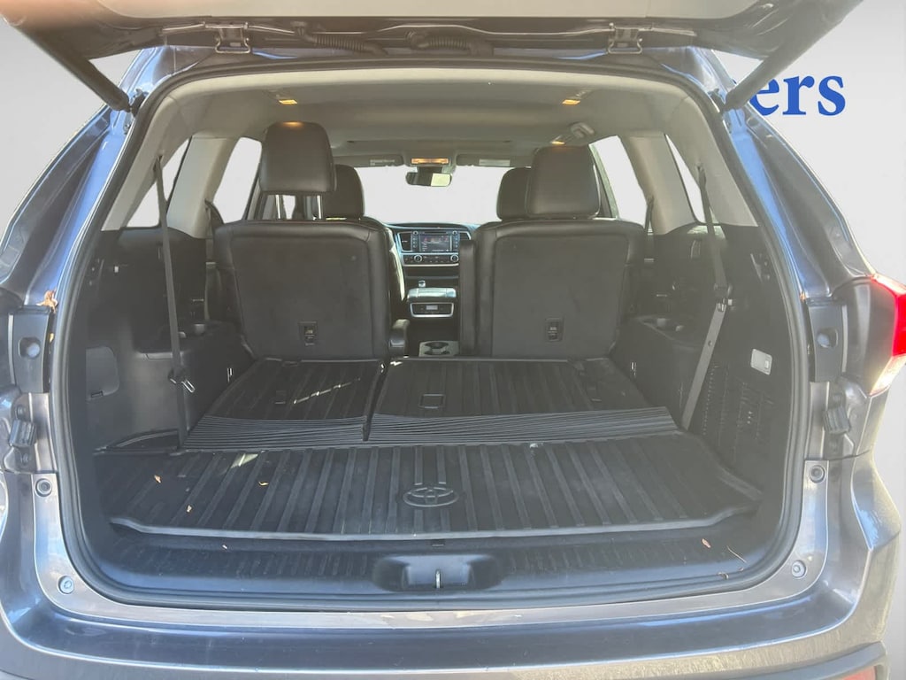 Used 2019 Toyota Highlander SE SUV