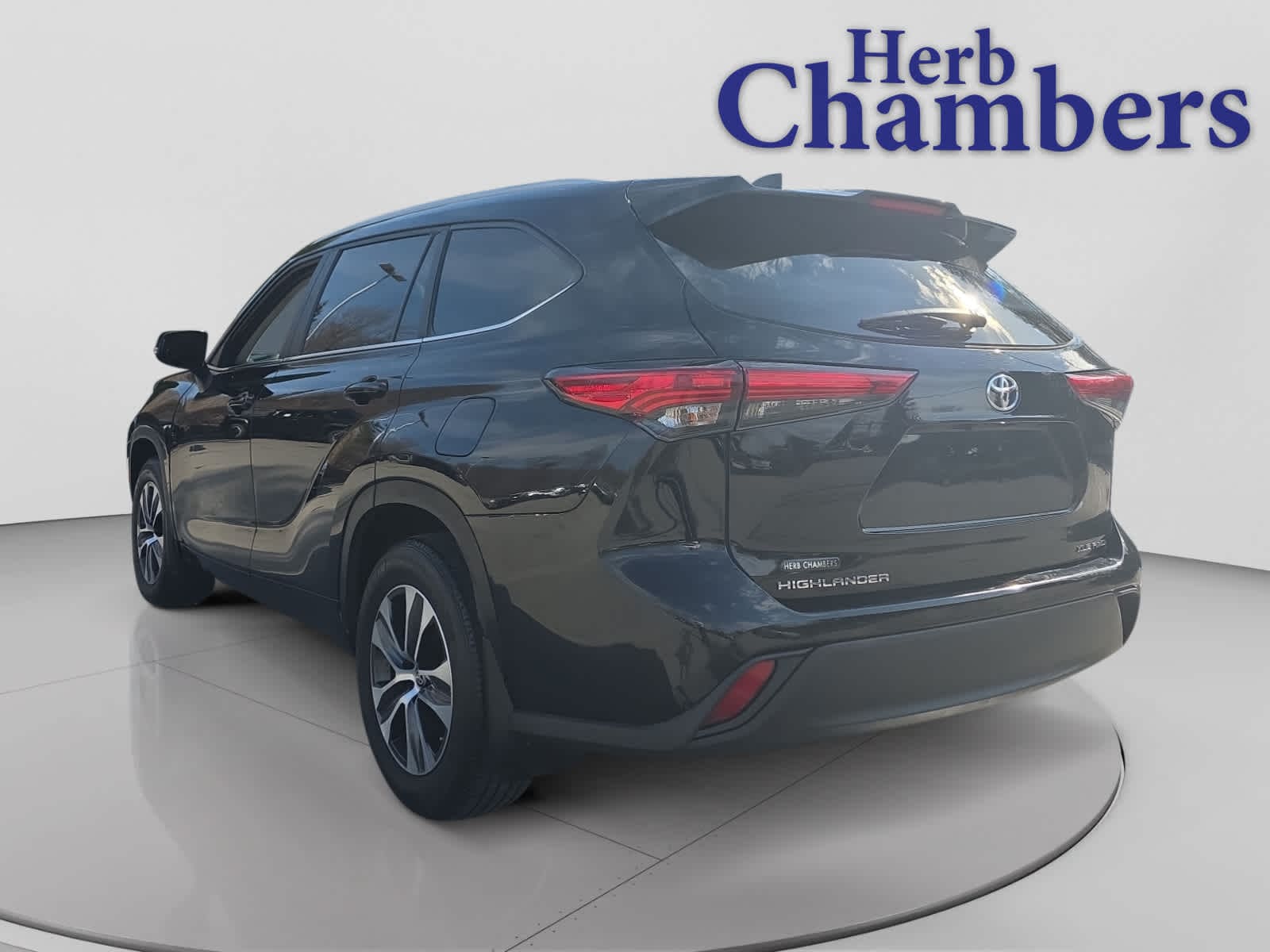 used 2023 Toyota Highlander car, priced at $39,998