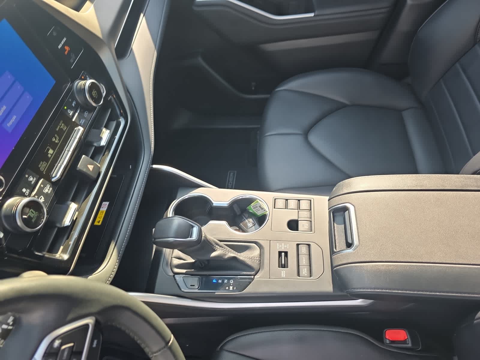 used 2023 Toyota Highlander car, priced at $39,998