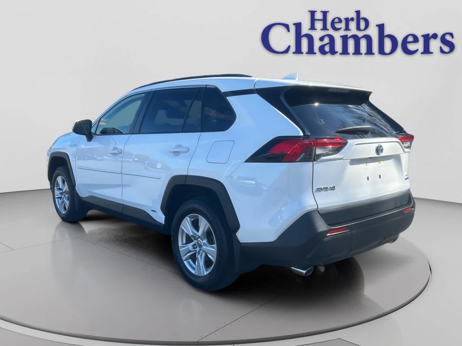 2021 Toyota RAV4 Hybrid XLE photo 2