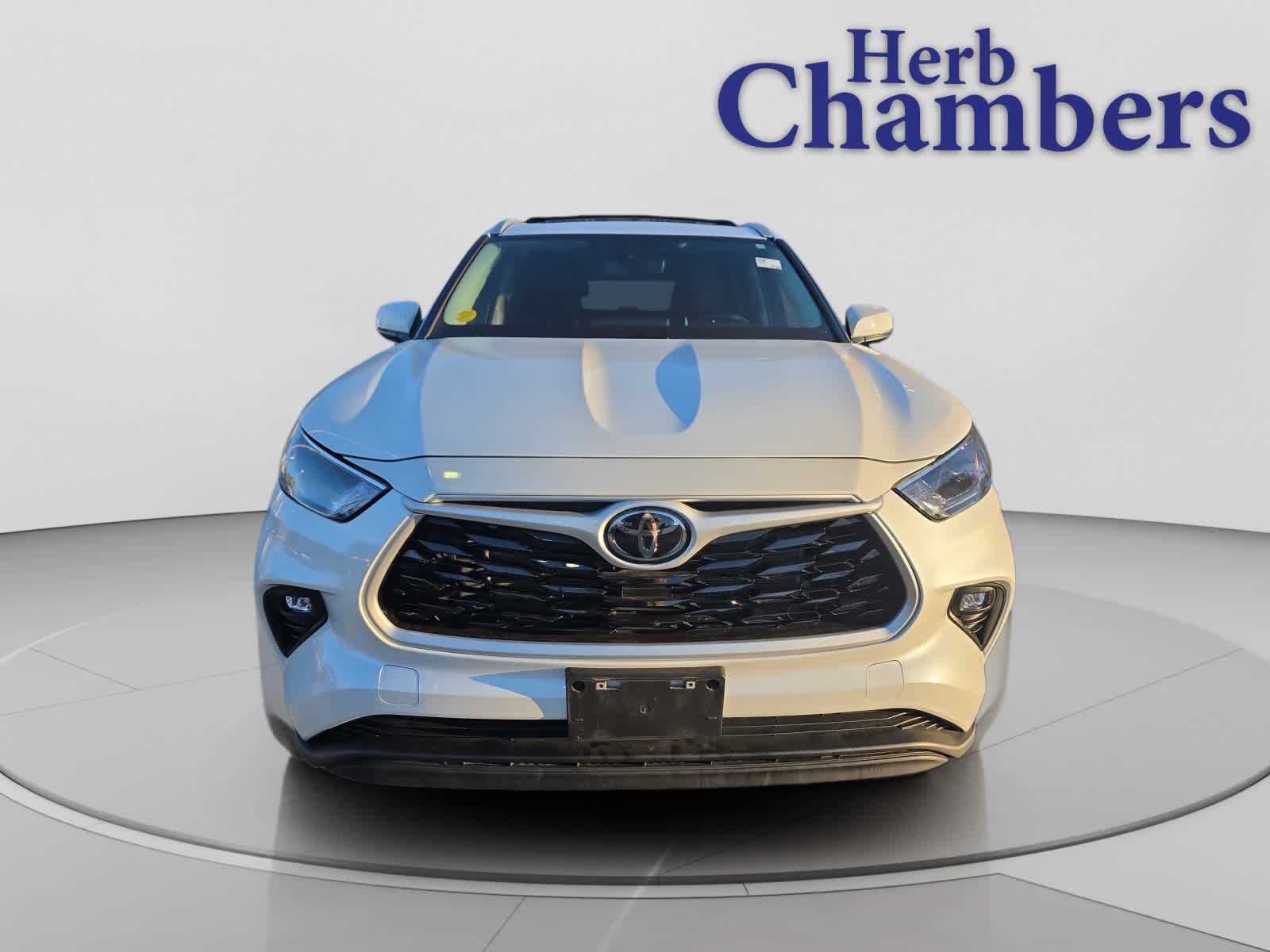 used 2023 Toyota Highlander car, priced at $39,998