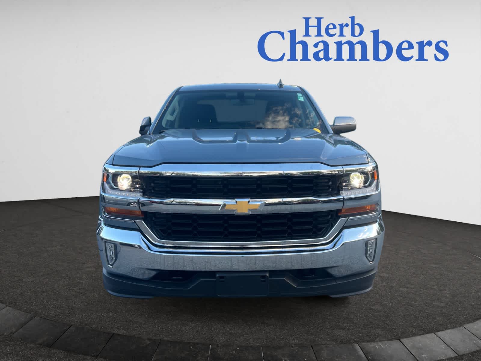 2016 Chevrolet Silverado 1500 LT photo 2