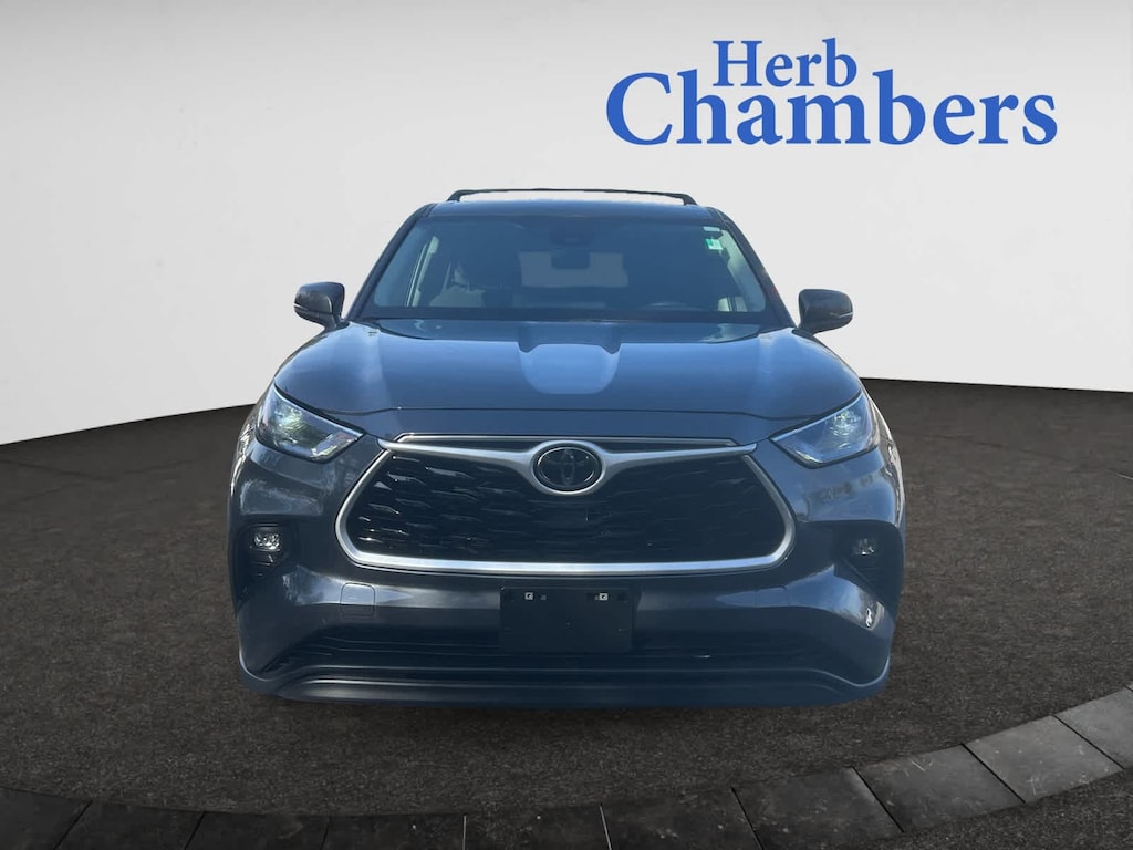 Used 2024 Toyota Highlander LE SUV