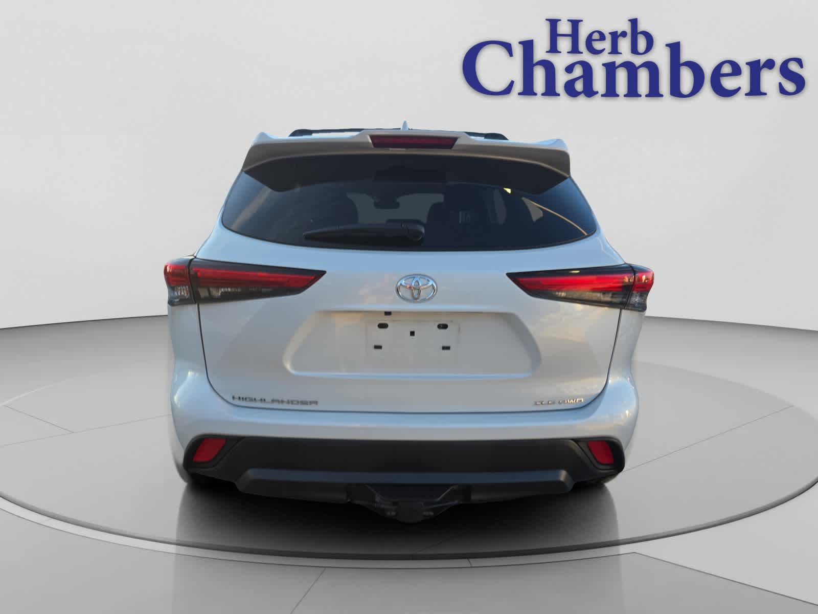 used 2023 Toyota Highlander car, priced at $39,998