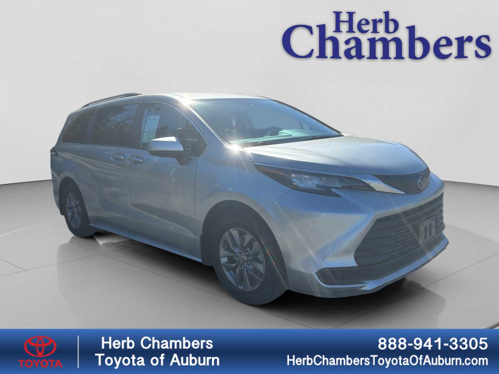 2023 Toyota Sienna Van 