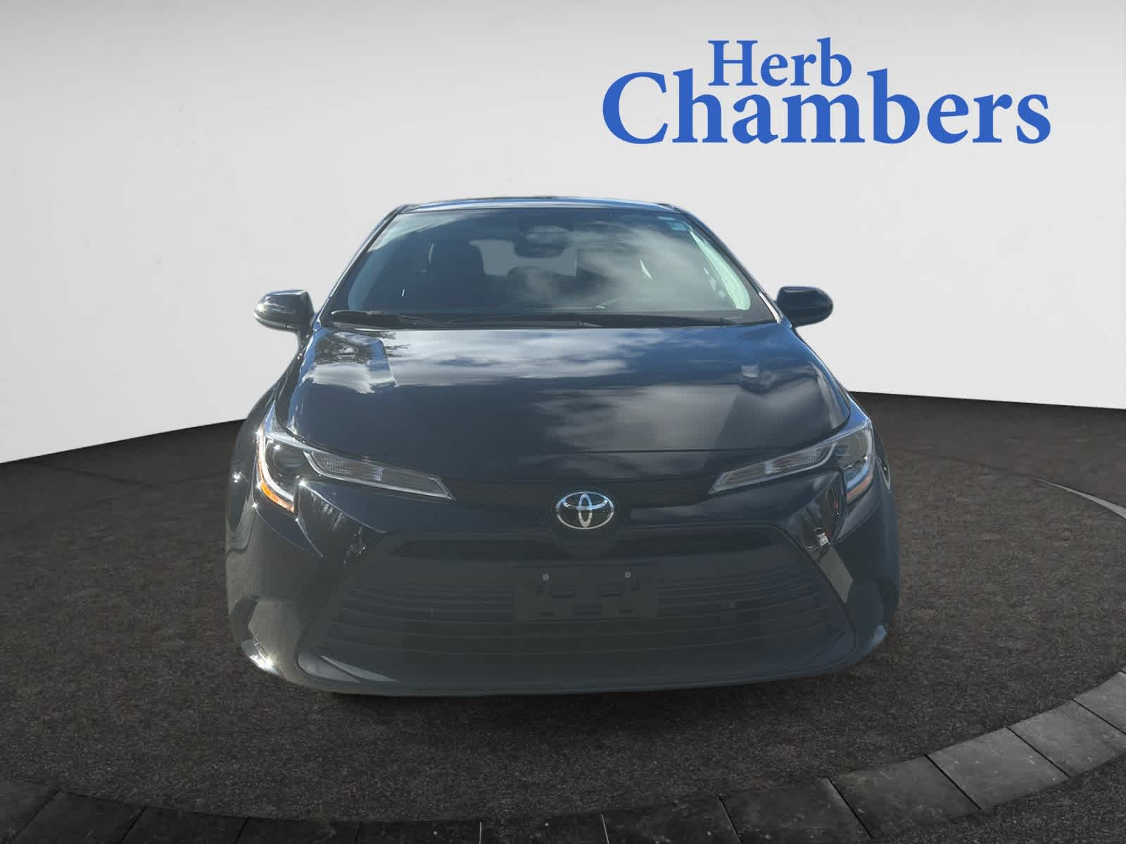 2023 Toyota Corolla LE photo 2