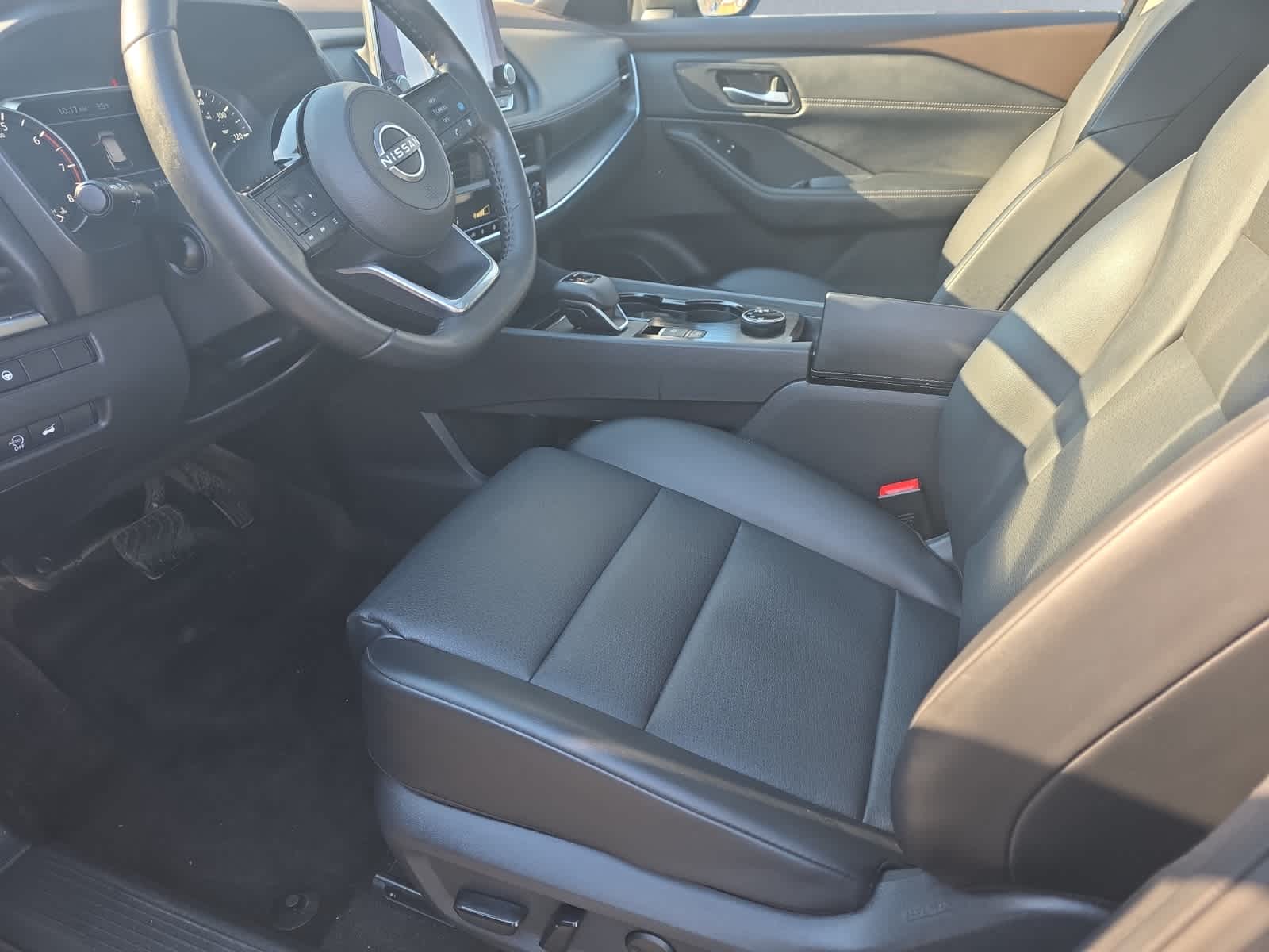 2023 Nissan Rogue SV photo 3