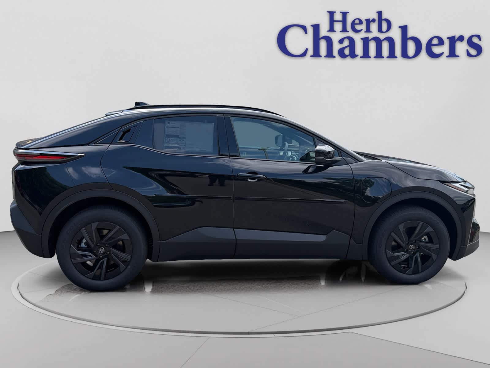 2026 Toyota C-HR SE - Photo 11