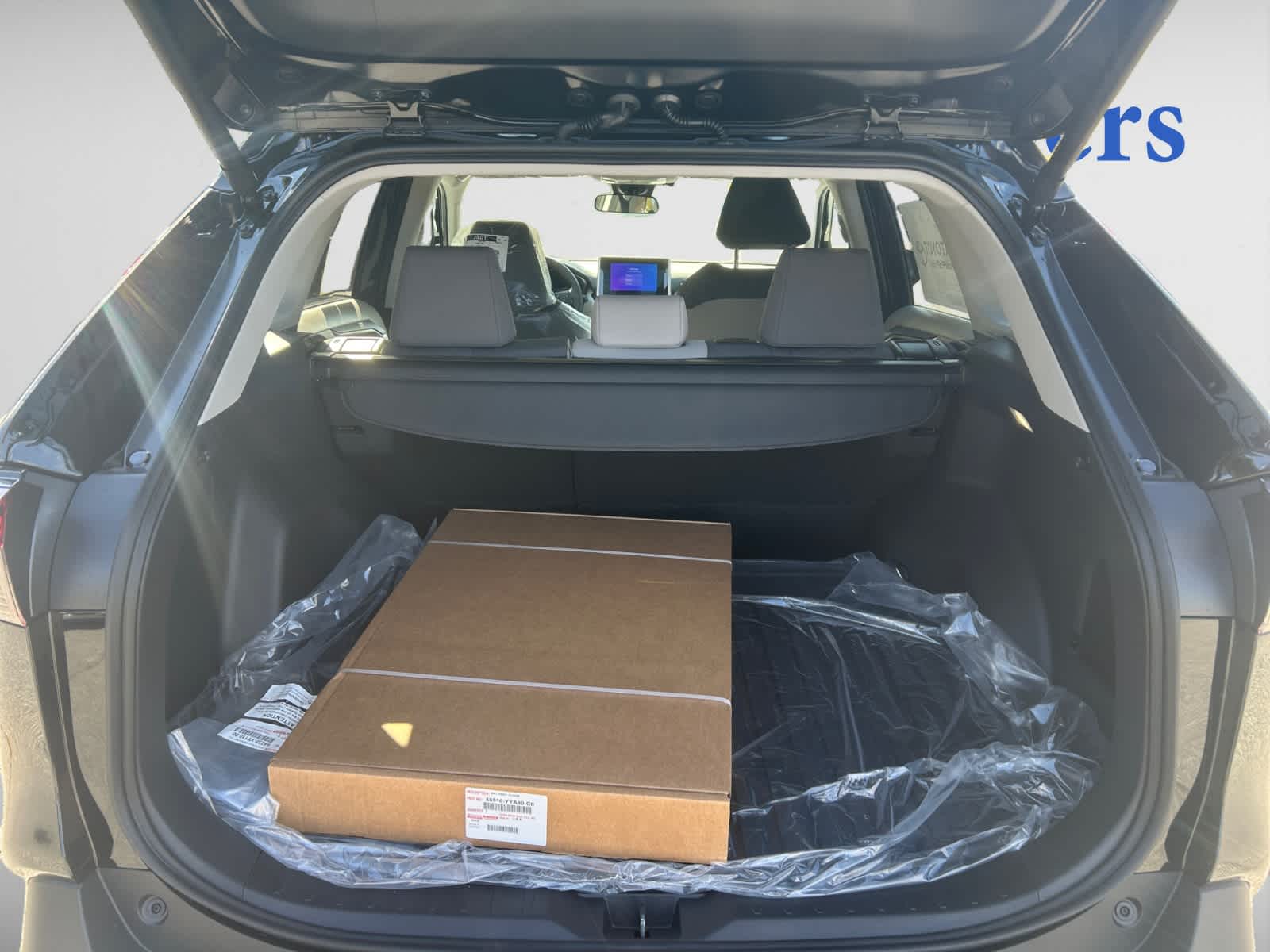 2025 Toyota RAV4 XLE photo 4