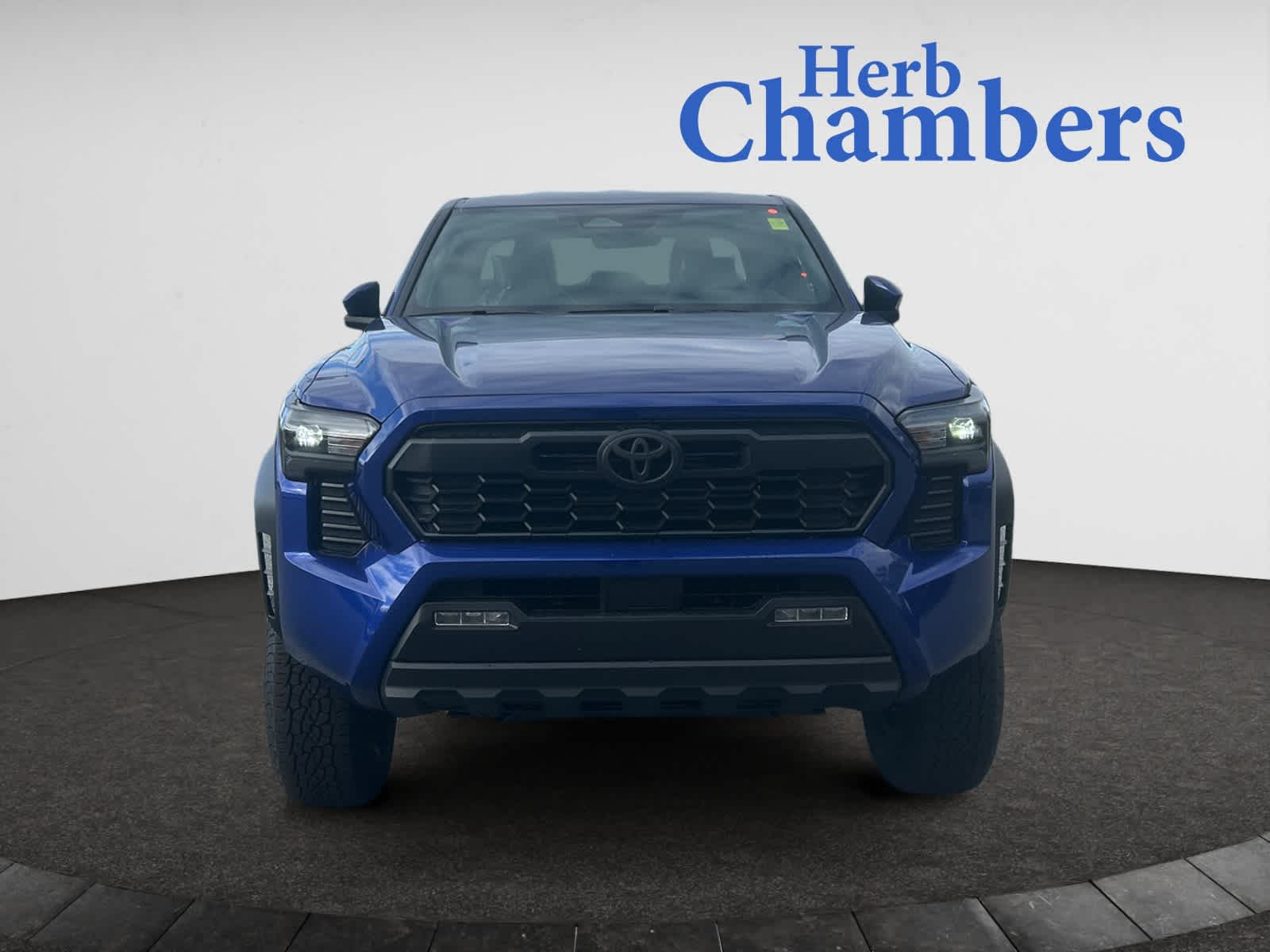 2025 Toyota Tacoma TRD Off-Road photo 2