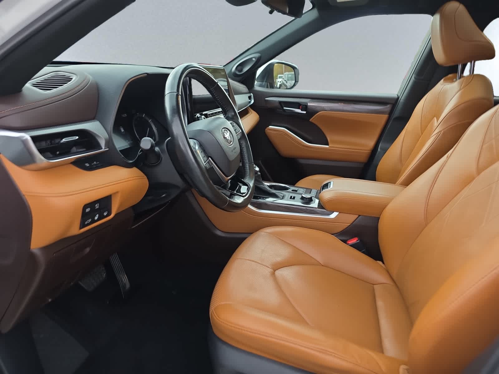 used 2021 Toyota Highlander car, priced at $35,998