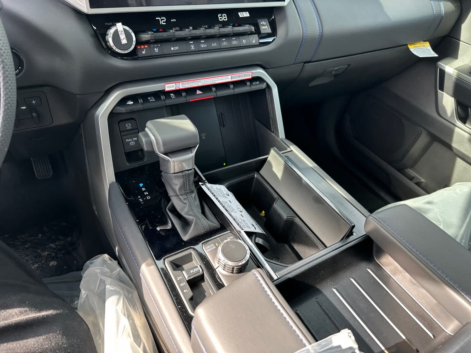 2025 Toyota Tundra Platinum - Photo 16