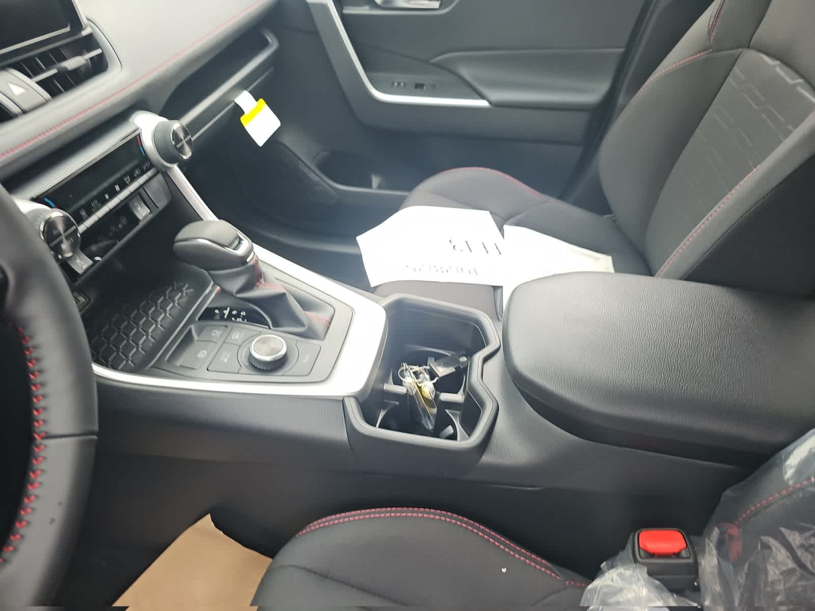 2025 Toyota Rav4 Plug-In Hybrid - Photo 12