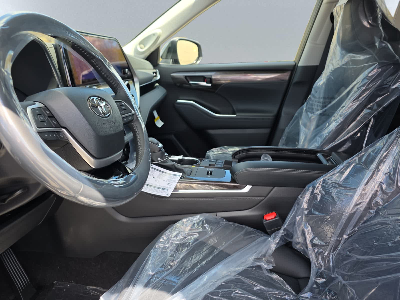 new 2026 Toyota Highlander Hybrid car, priced at $59,152
