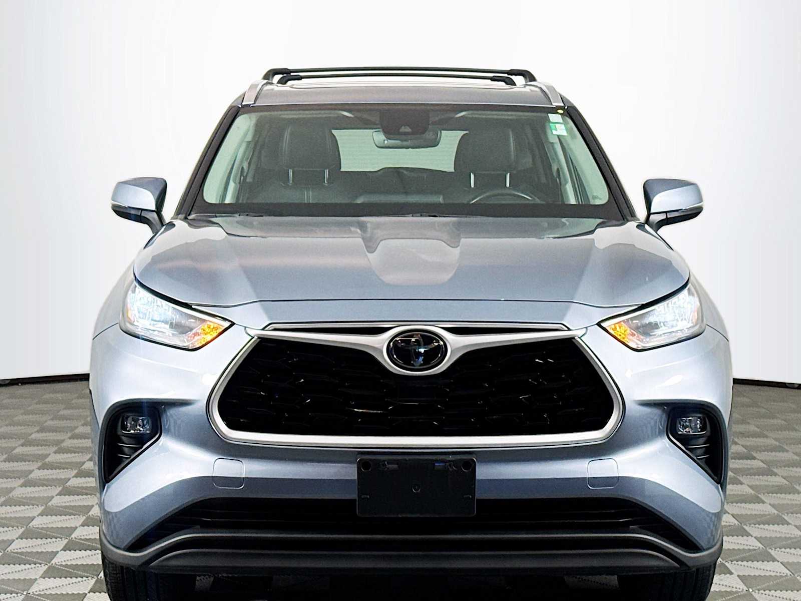 2020 Toyota Highlander XLE photo 2