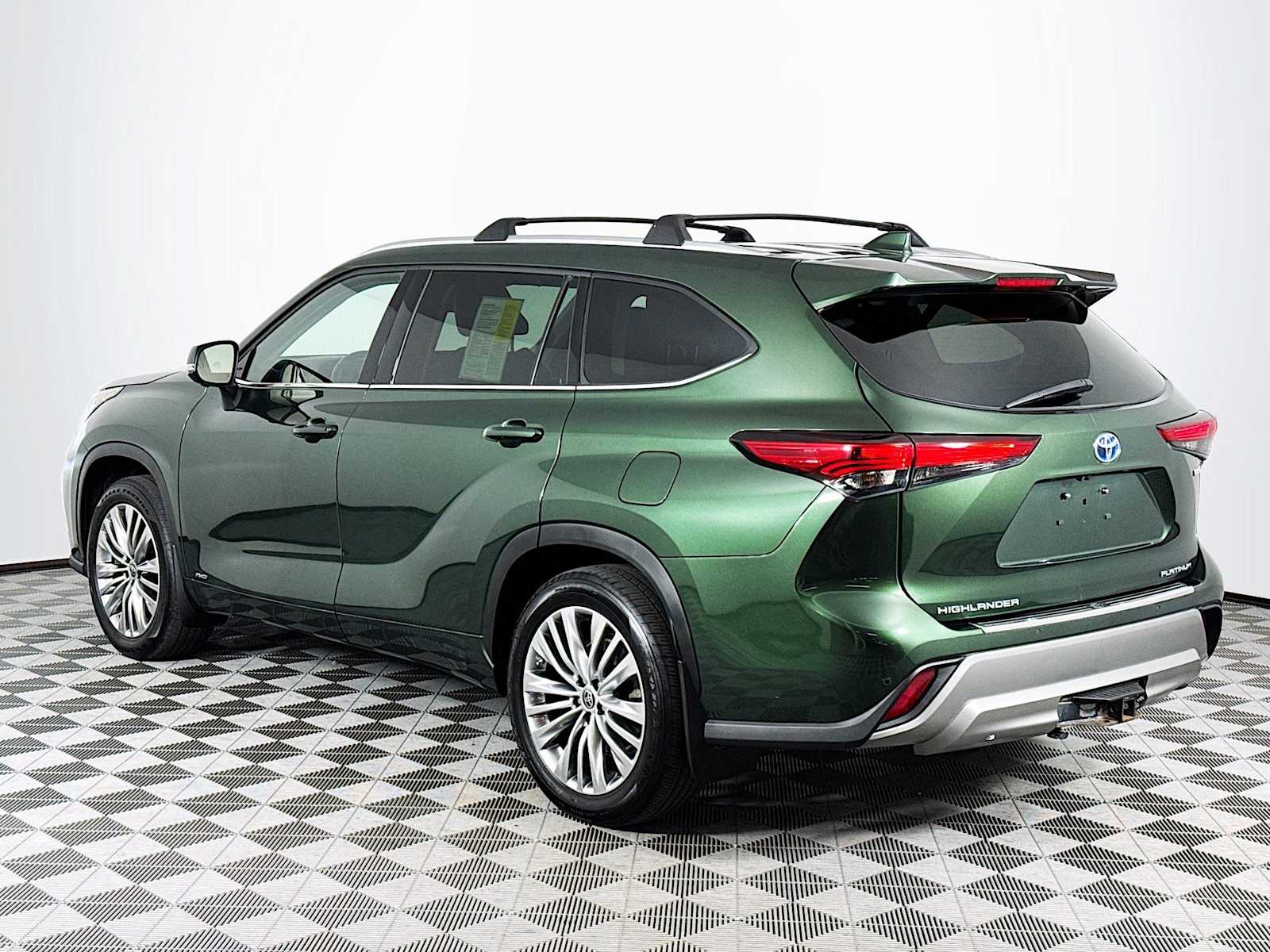 2023 Toyota Highlander Hybrid Platinum photo 3