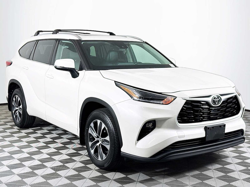 Used 2021 Toyota Highlander XLE SUV