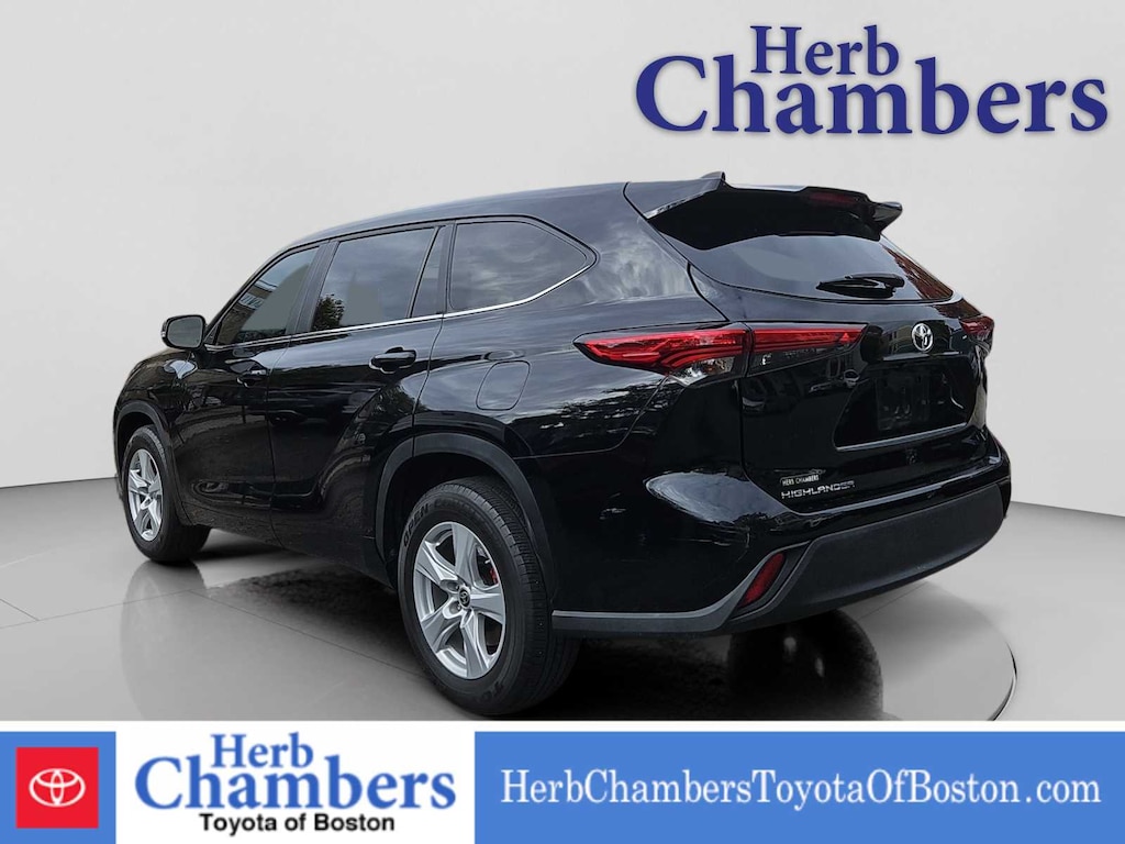 Used 2023 Toyota Highlander L SUV