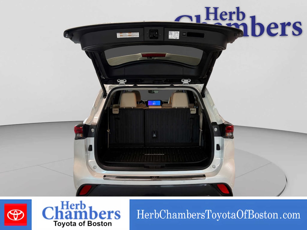 Used 2023 Toyota Highlander Limited SUV