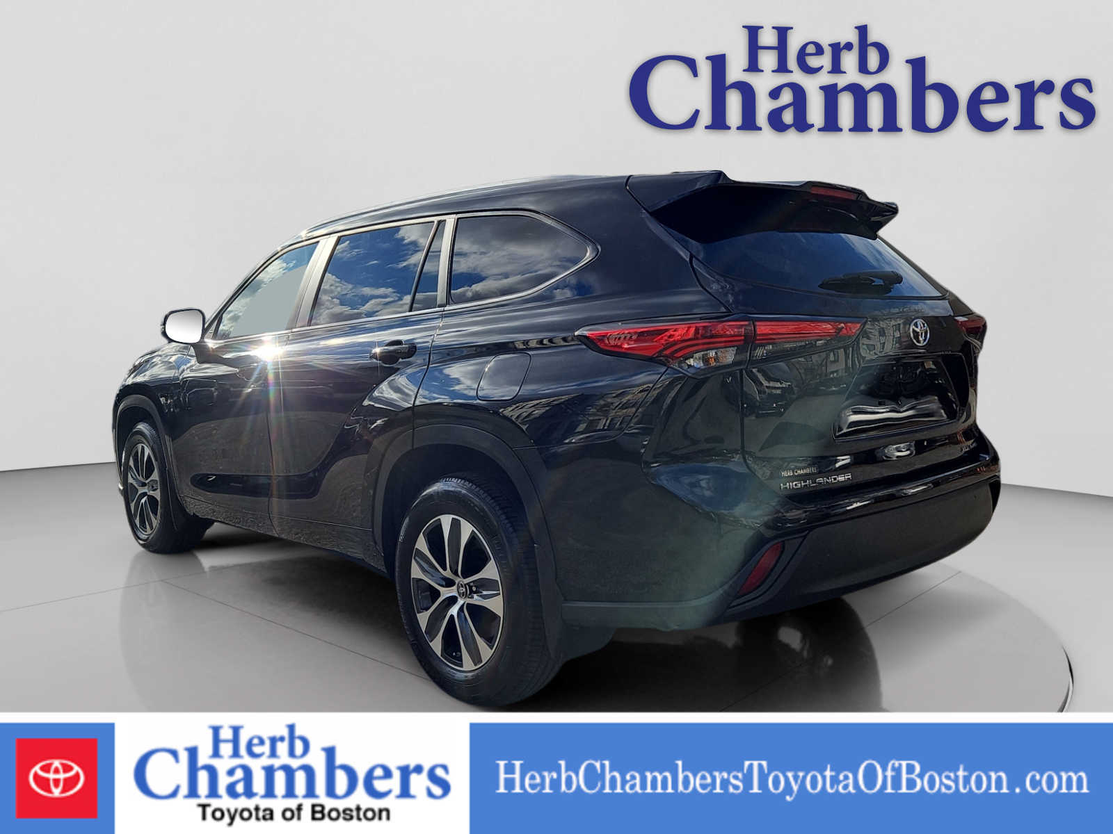 2023 Toyota Highlander XLE photo 3