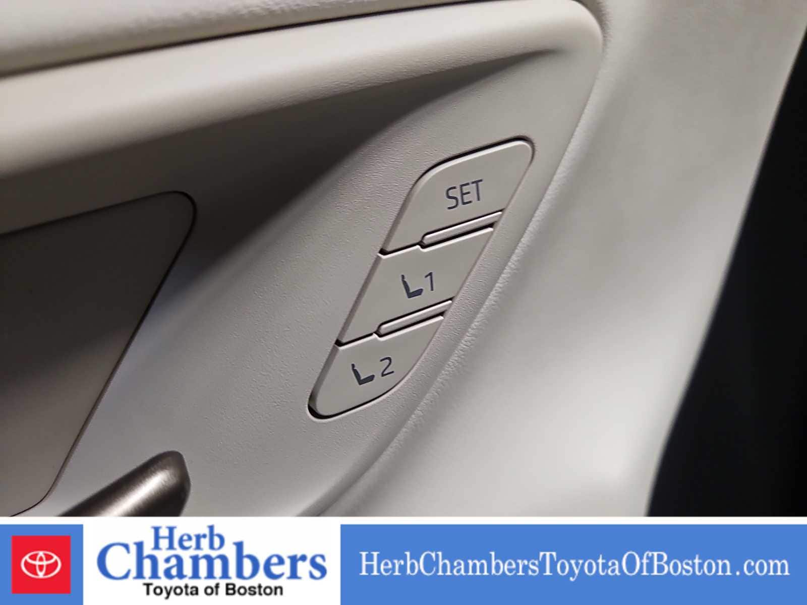 2026 Toyota Crown Limited - Photo 14