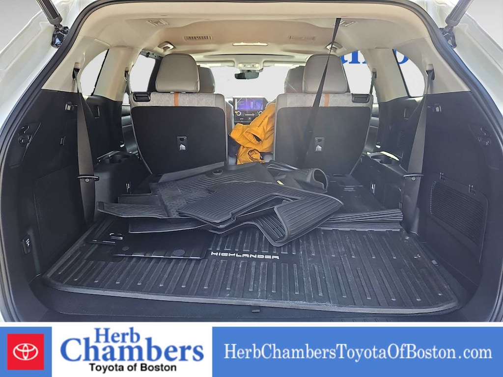 Certified 2023 Toyota Highlander Hybrid Bronze Edition SUV