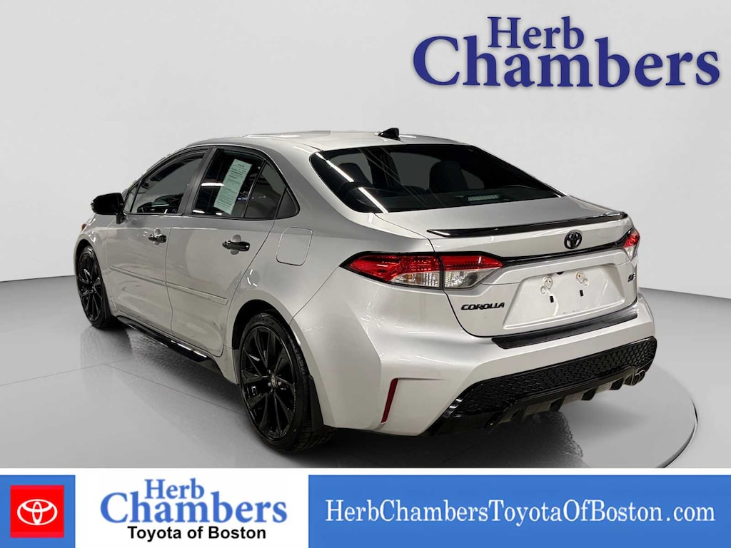 Used 2020 Toyota Corolla SE Sedan
