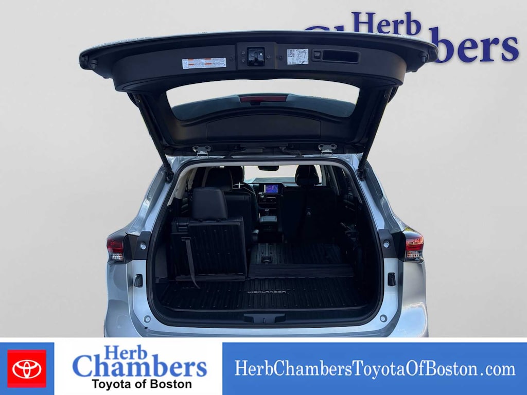 Used 2024 Toyota Highlander XLE SUV