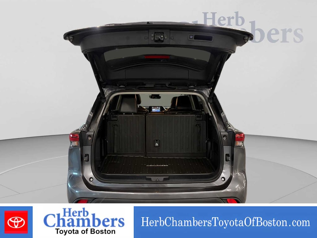 Used 2022 Toyota Highlander XLE SUV