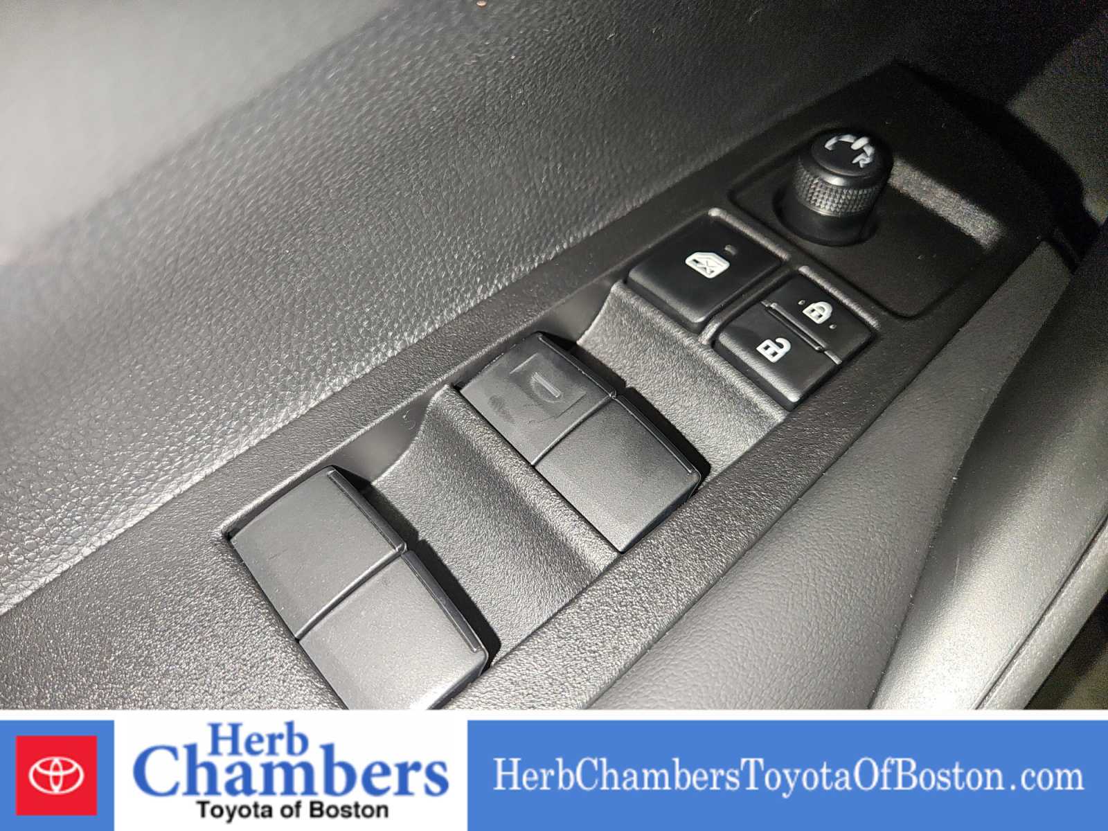 2026 Toyota Corolla XSE - Photo 13