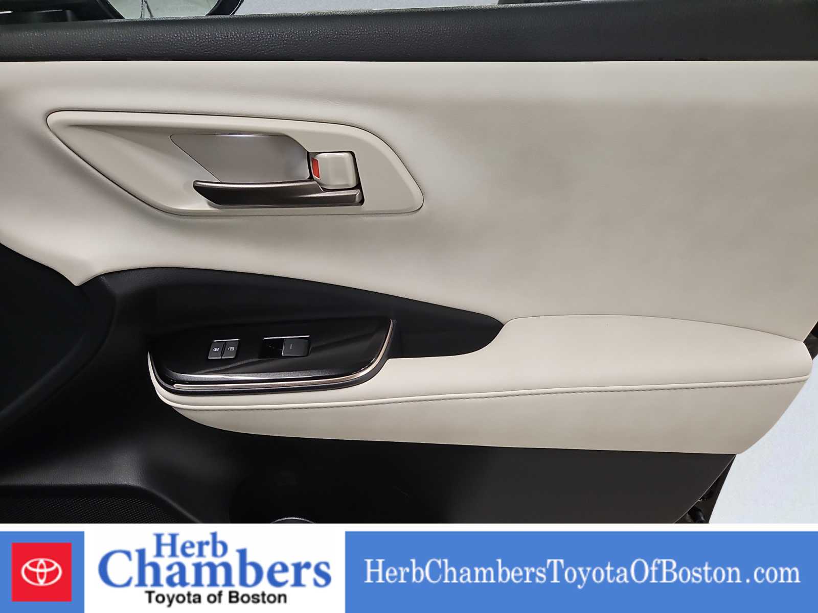 2026 Toyota Crown Limited - Photo 16