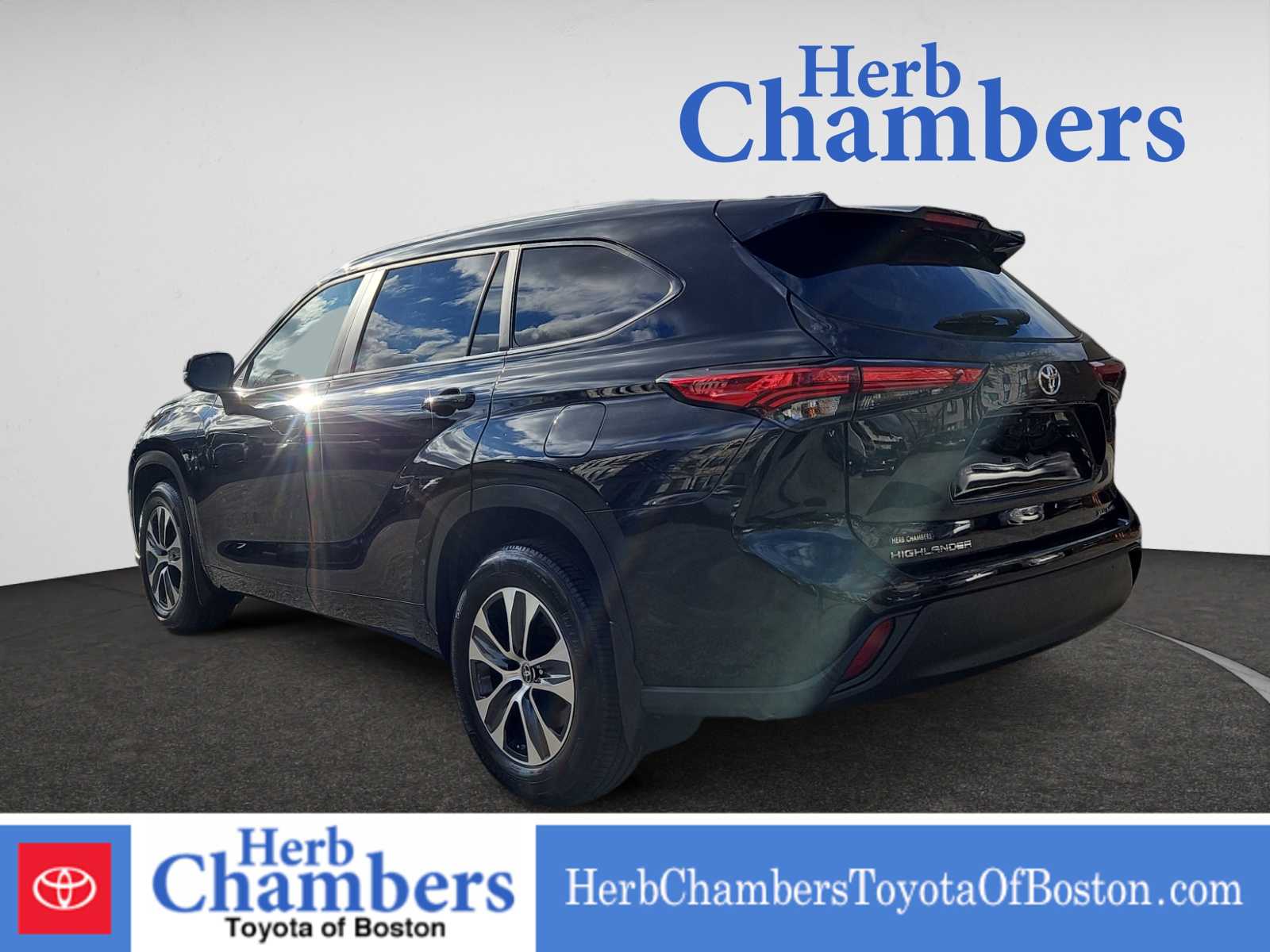 2023 Toyota Highlander XLE photo 3