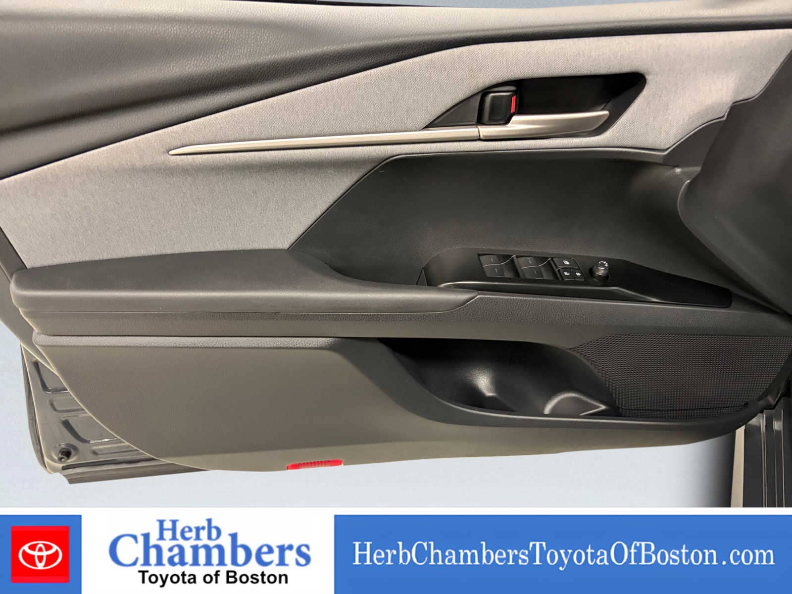 2025 Toyota Camry LE - Photo 15